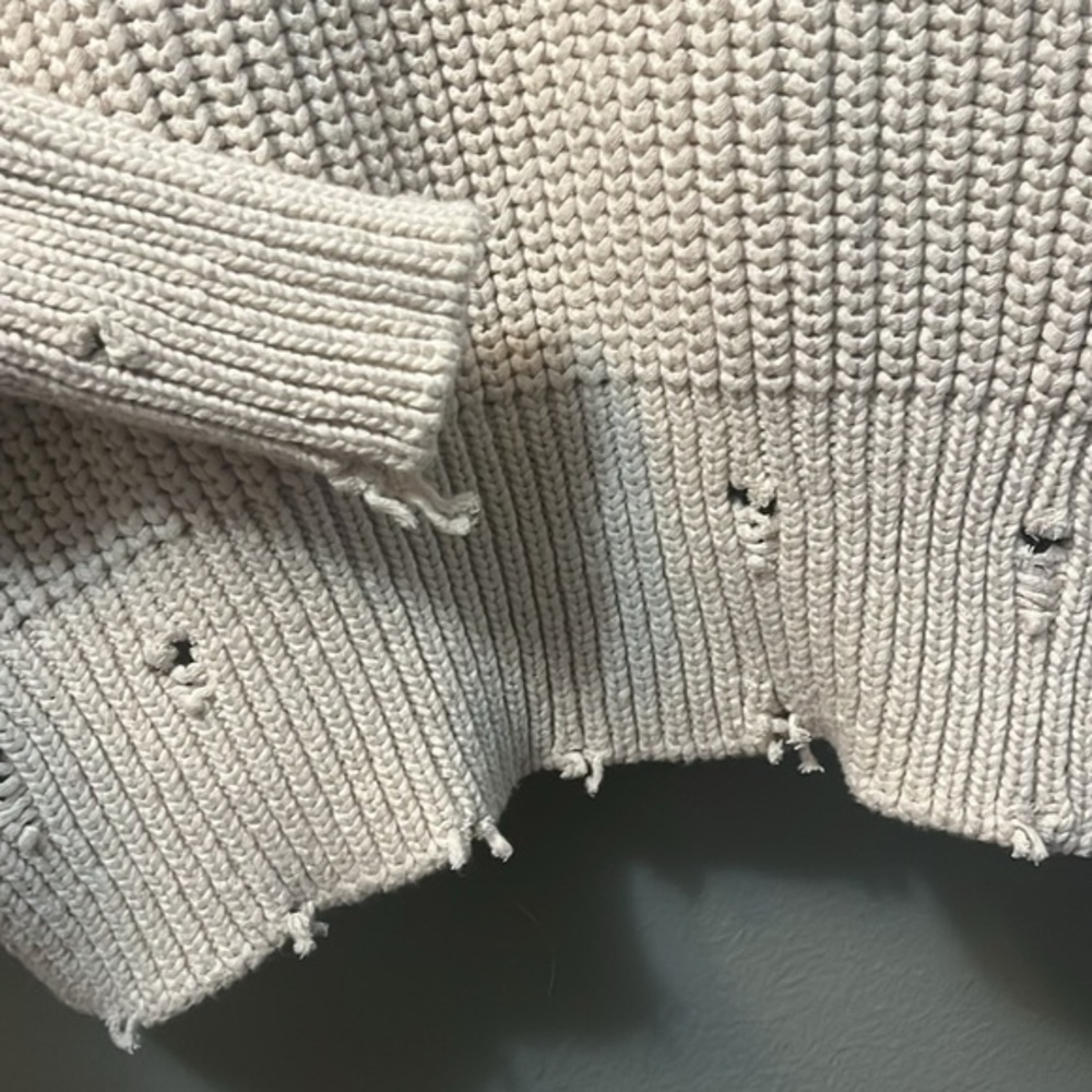 Olivaceous distressed v neck ivory sweater size small - Picture 3 of 5